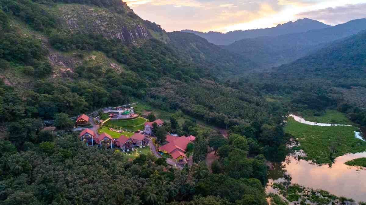 Au Revoir Wellness Resort hero